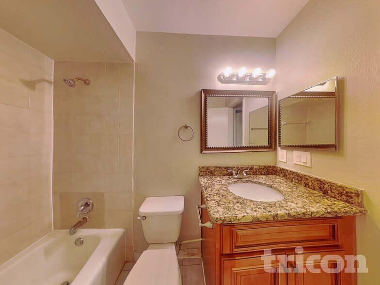 Building Photo - 3206 Shady Glen Cir