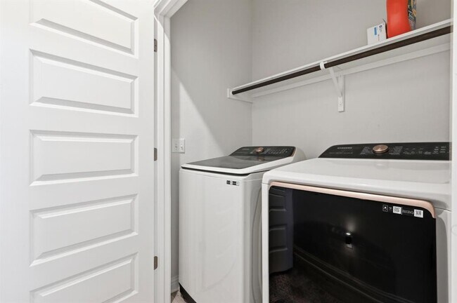 Building Photo - 8411 Leroi Dr