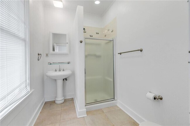 Building Photo - 815 E 31st St