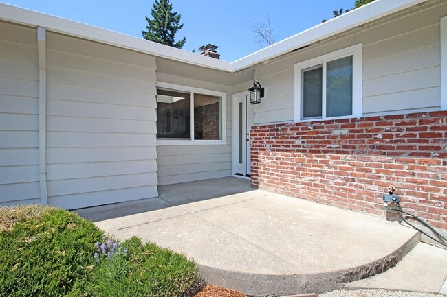 Building Photo - 14155 SW Red Haven Dr