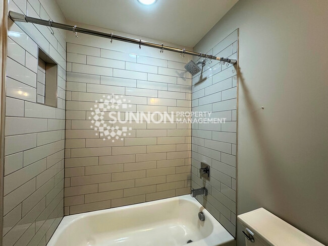 Building Photo - Modern 3-Story Townhome in the Heart of Plaza-Midwood - Walk to Everyt