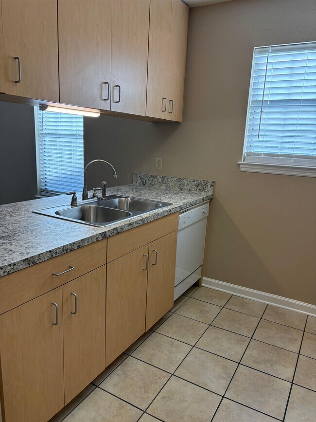 Building Photo - 2719 W Tharpe St