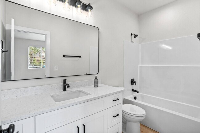 Building Photo - $2,500 - 3 Bed / 2 Bath Brand New Construc...