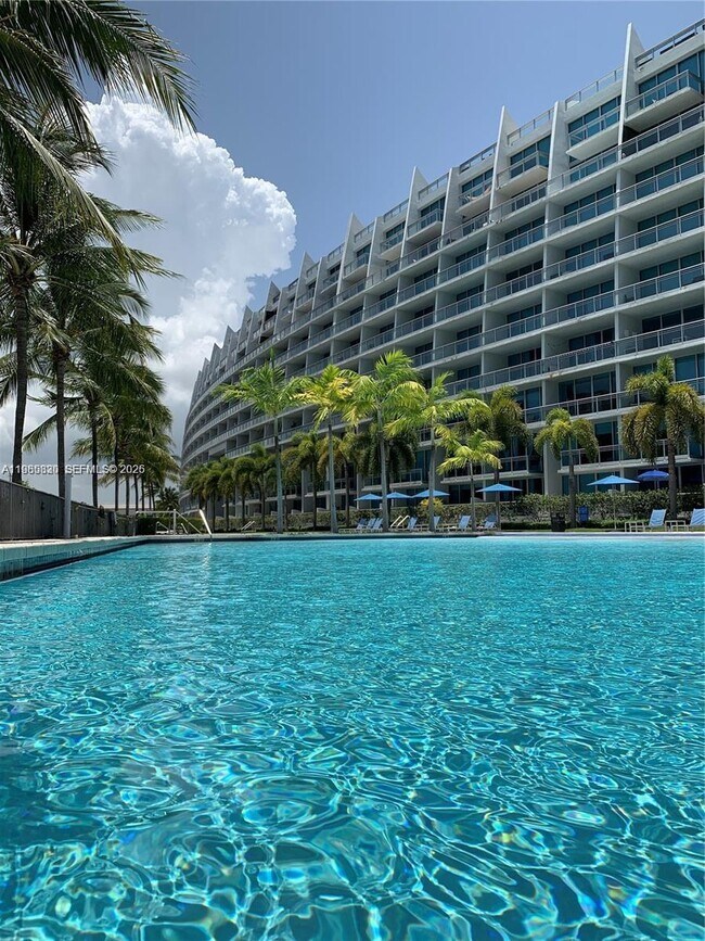 Building Photo - 2950 NE 188th St