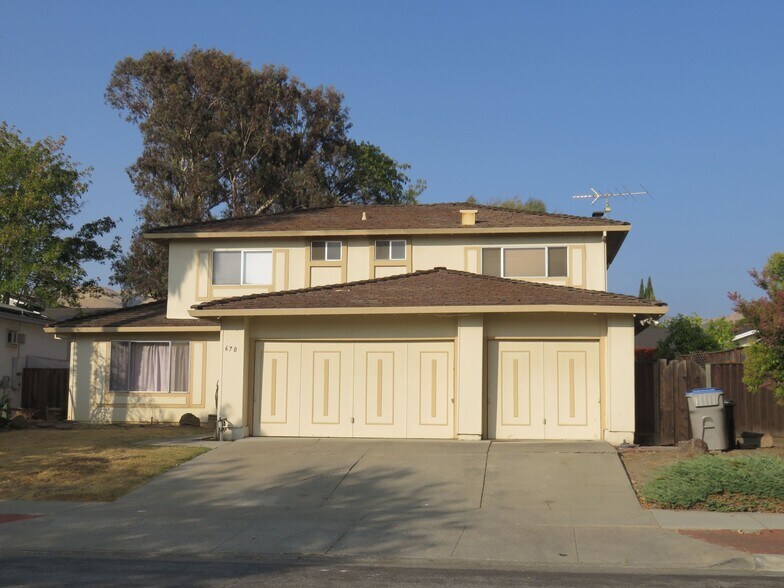 Primary Photo - 670 High Glen Dr