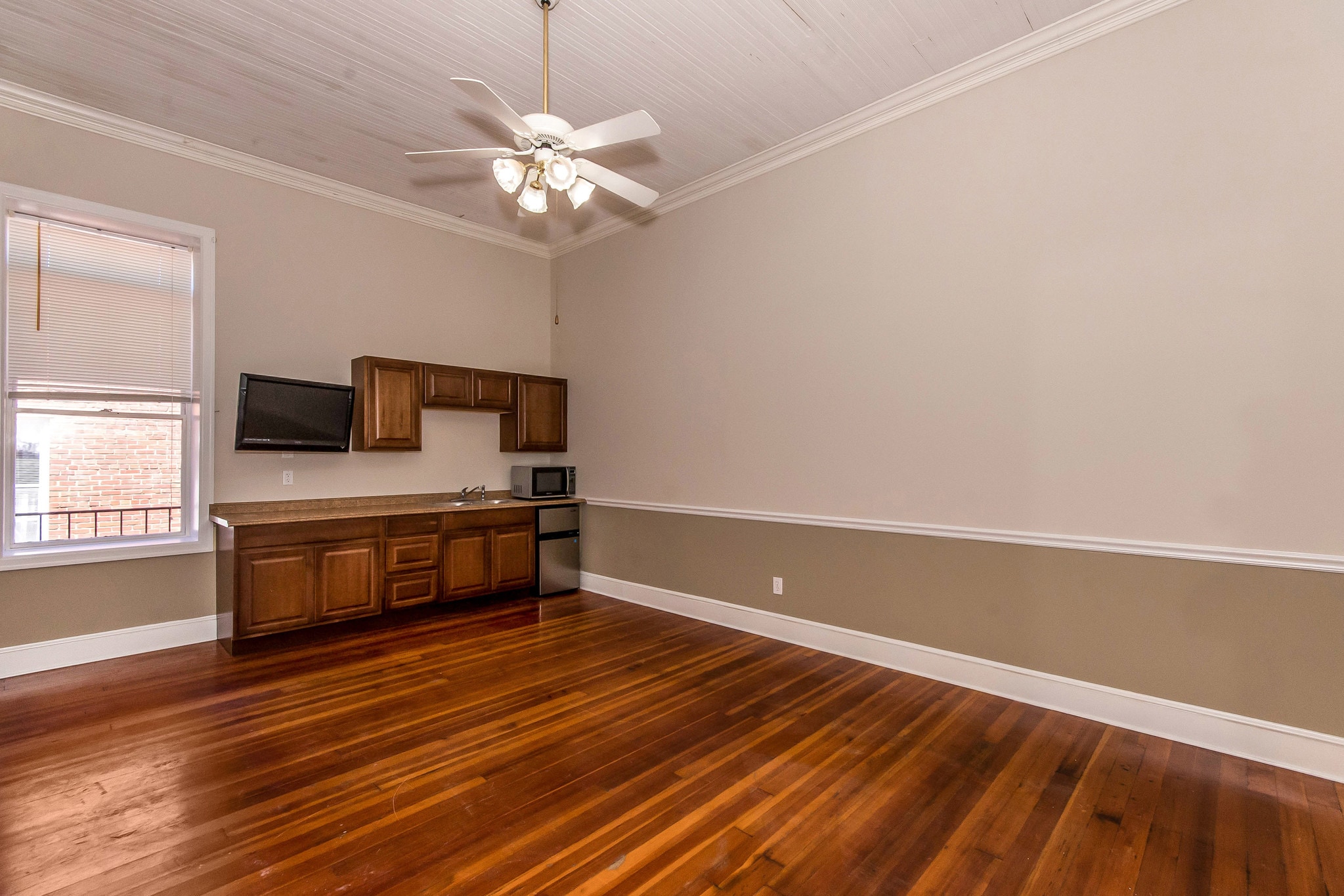 Studio apartment - 41 Main St