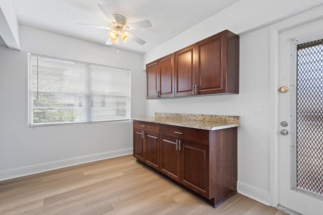 Building Photo - 290 Brighton G