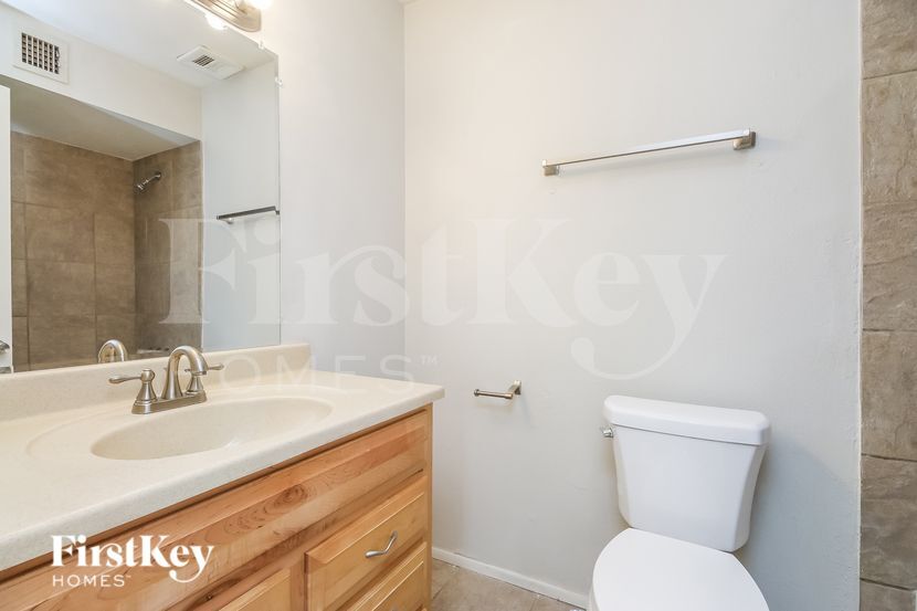 Building Photo - 1918 E Watson Dr