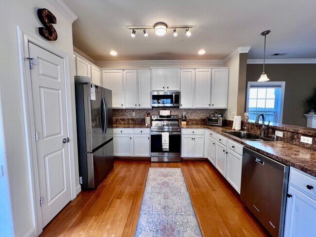 Building Photo - Charming Home Near Town Center VB with Large Primary Suite!