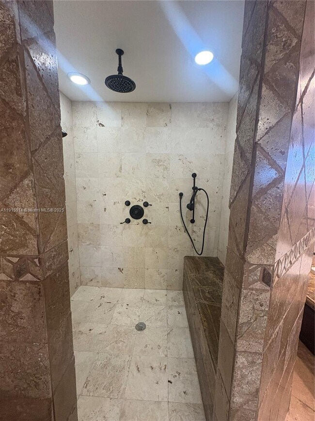 Building Photo - 819 E 26th St