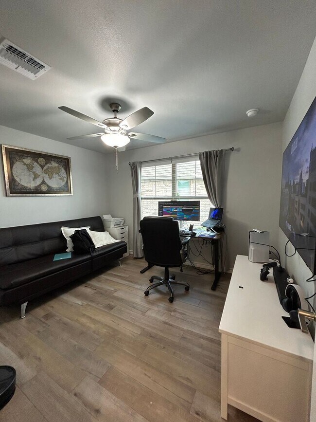 Building Photo - 2032 Twin Falls Dr