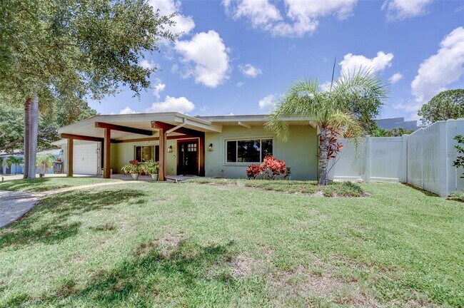 Building Photo - 215 Garden Cir