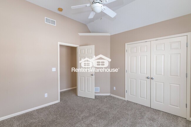 Building Photo - 5701 NE Hidden Meadow Dr