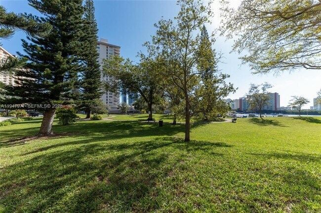 Building Photo - 290 174th St St