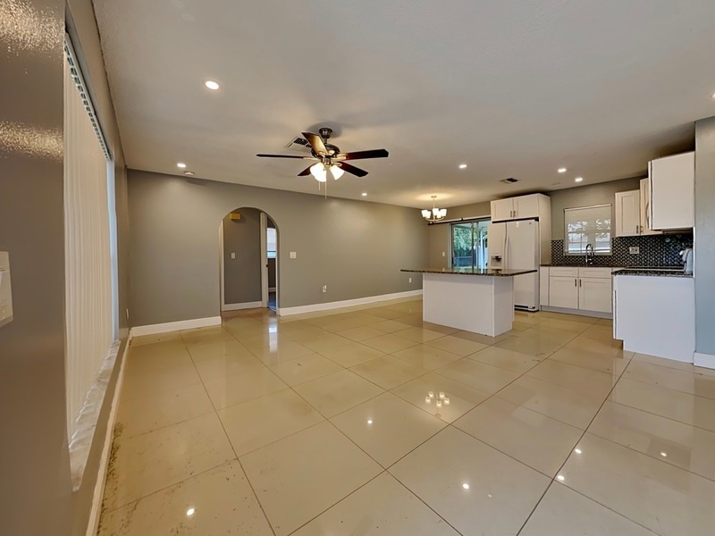 Building Photo - 6099 Colchester Ave