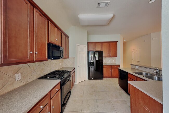 Building Photo - 15832 Coyote Hill Dr