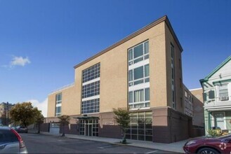 Building Photo - 68 West Utopia