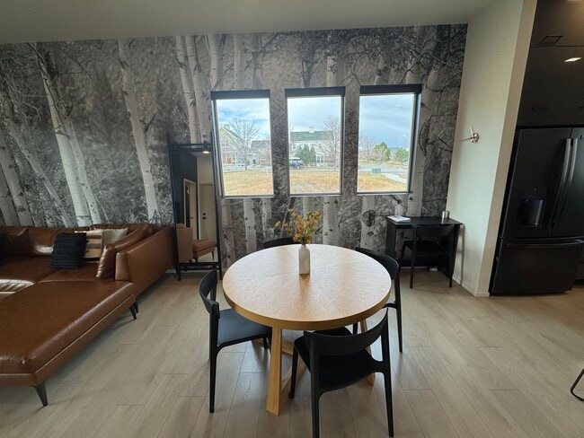 Building Photo - Chic, Fully-Furnished 3 Bed / 2.5 Bath Rental – Bozeman Convenience & Modern Comfort