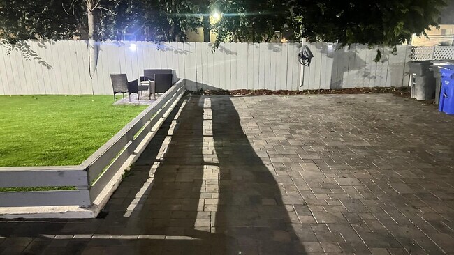 Building Photo - 321 W Park Ave