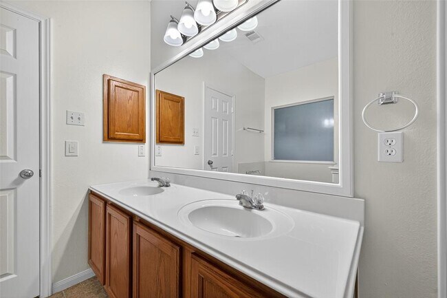 Building Photo - 11346 Glenforest Dr