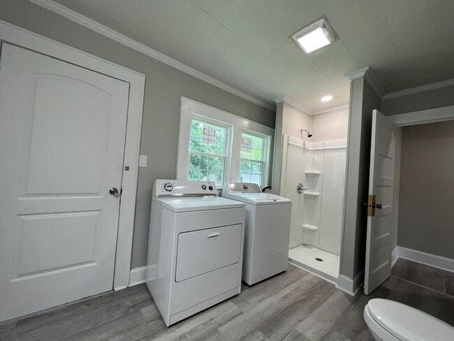 Building Photo - MOVE-IN Special* 1/2 off the first month's full rent