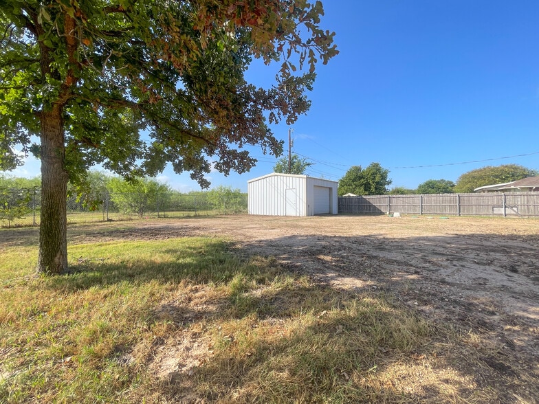 Building Photo - 14308 Chisolm Dr