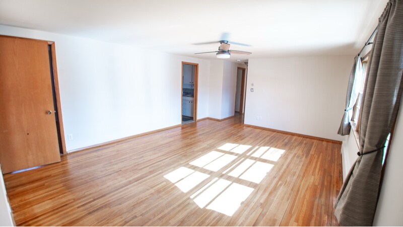 Building Photo - 1402-1402 Summit Ave