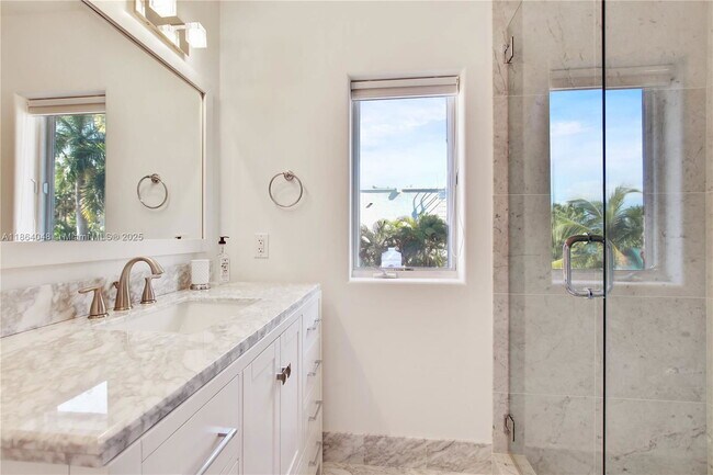 Building Photo - 257 N Coconut Ln