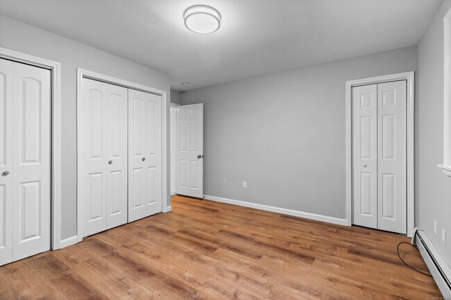 Building Photo - 518 Merrow Rd