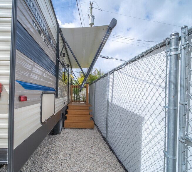 Building Photo - 2300 N 58th Ter