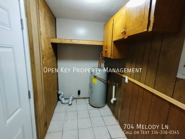 Building Photo - 704 Melody Ln
