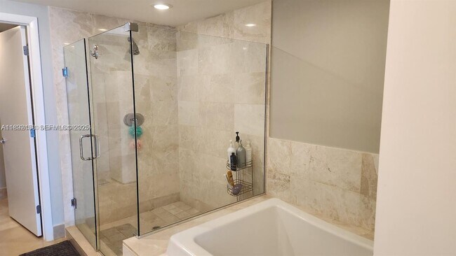 Building Photo - 17001 Collins Ave