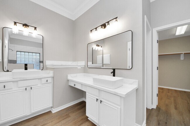 Building Photo - 1410 Long View Dr