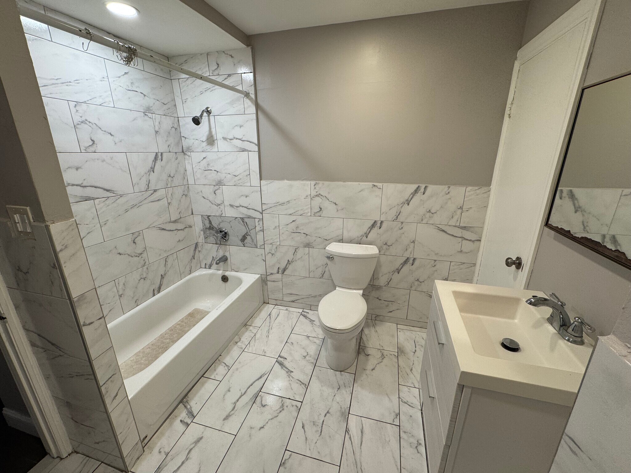 Building Photo - 53 Cedar St