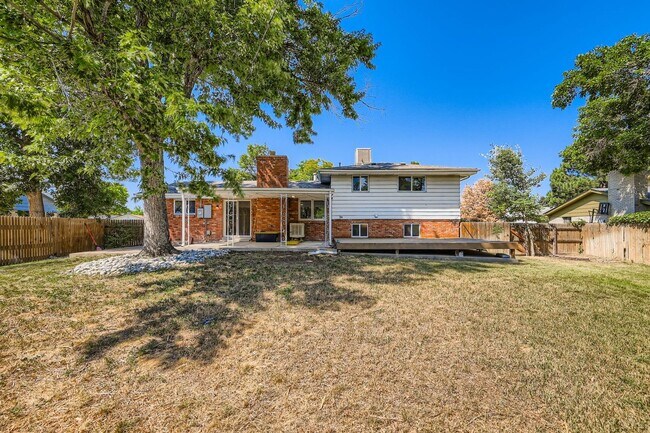 Building Photo - LOCATION! 4-bed 3-bath home located in the...