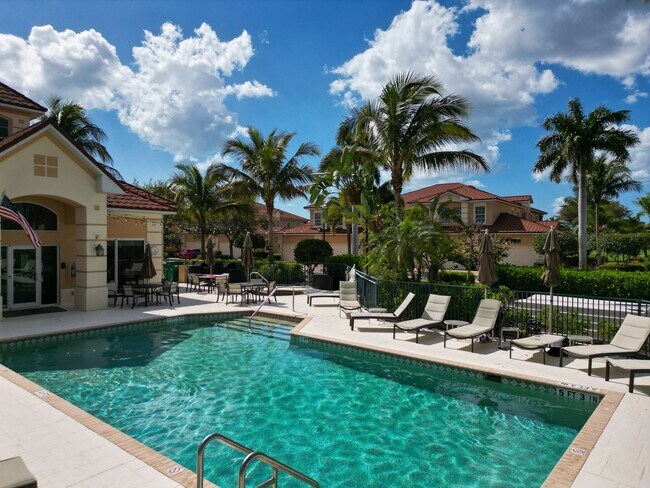 Building Photo - 3 Bed + Flex, 3 Bath 2,686 Sq Ft - Top Floor Coach Home