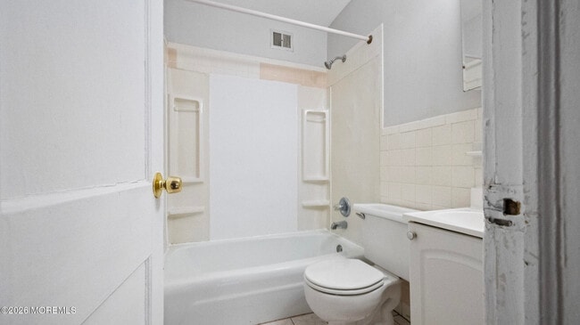 Building Photo - 43 Story St