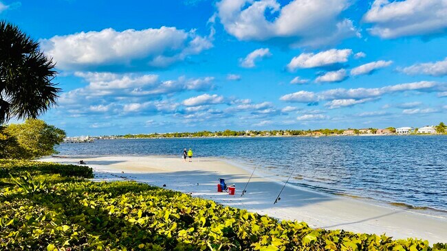 Building Photo - 107 Half Moon Cir