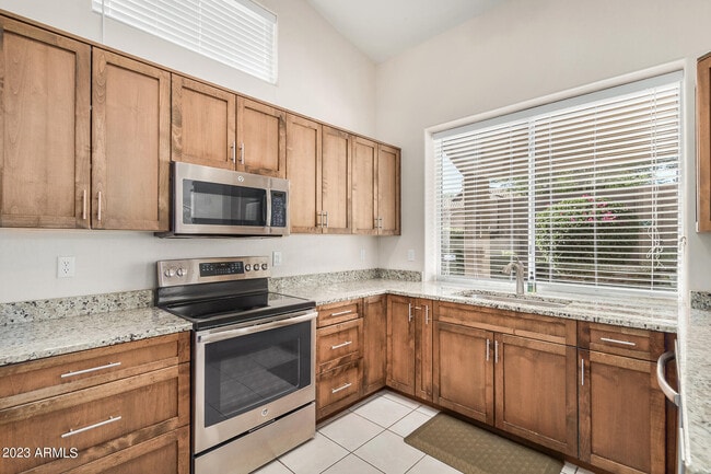 Building Photo - 9560 E Rockwood Dr