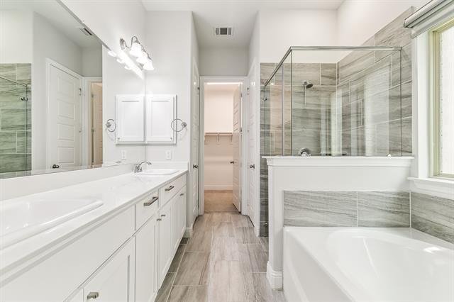 Building Photo - 17652 Sequoia Dr