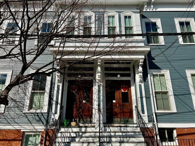 Building Photo - 66 Telegraph St