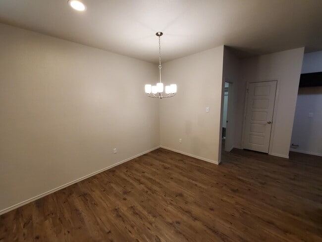 Building Photo - "Charming 3-Bedroom Duplex Retreat with 2 Baths in the Heart of Lubbock – 1360 Sq Ft of Cozy Livi...
