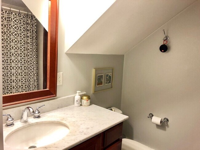 Building Photo - 220 W Springfield St