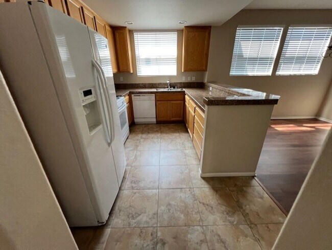 Building Photo - Coming Soon! Otay Ranch Townhouse with att...