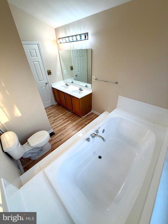 Building Photo - 540 Bridgeport Pl