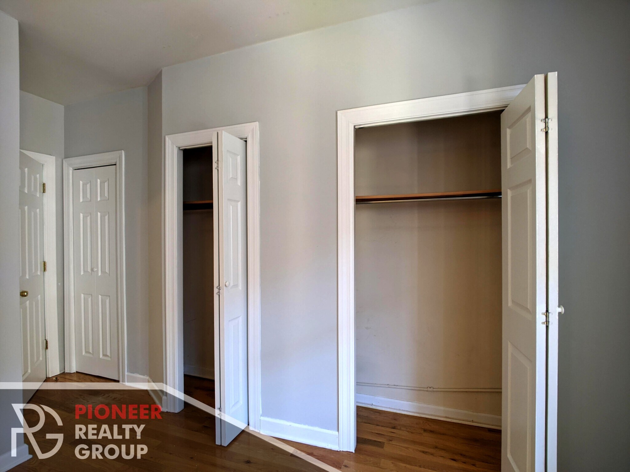 Building Photo - 3721 N Pine Grove Ave