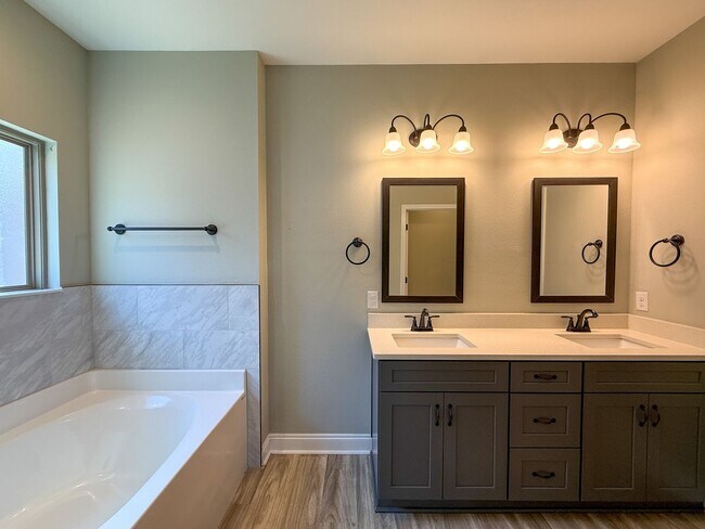 Building Photo - Spacious 3 Bedroom 2 Bath + Office with Split Floor Plan & Screened Patio in Pace!