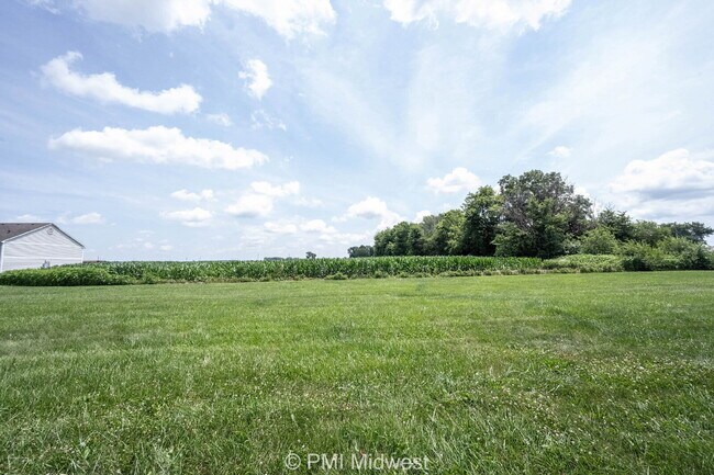 Building Photo - "Charming 2-Bedroom Retreat in the Heart of Shelbyville – Perfectly Cozy at 800 Sq Ft!"