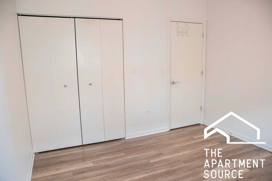 Building Photo - 2700 W North Ave