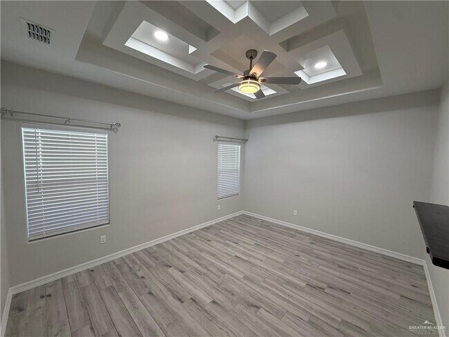 Building Photo - 19 E Comal Rd